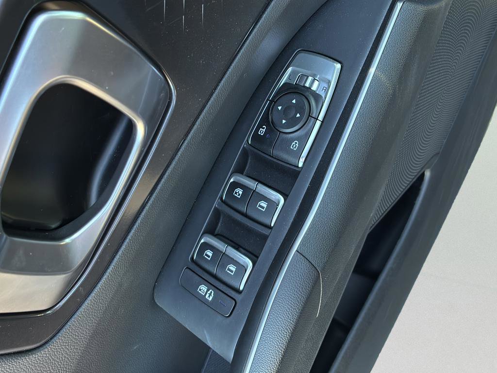 Certified 2025 Kia Sorento S image 18