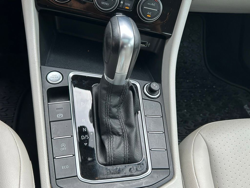 Used 2019 Volkswagen Jetta SE w/ Cold Weather Package image 19