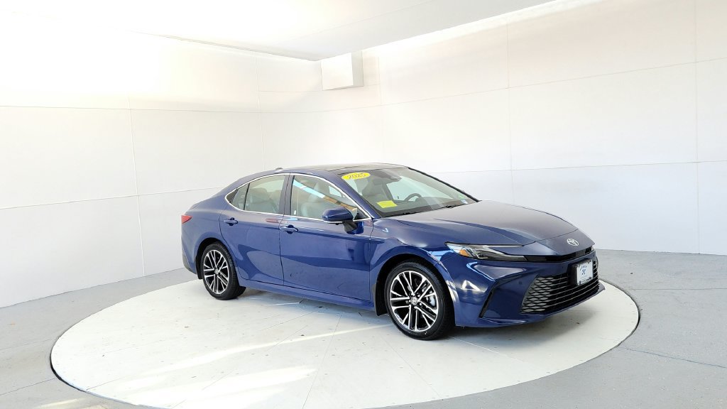 Used 2025 Toyota Camry XLE w/ Premium Plus Package AWD/4WD image 7