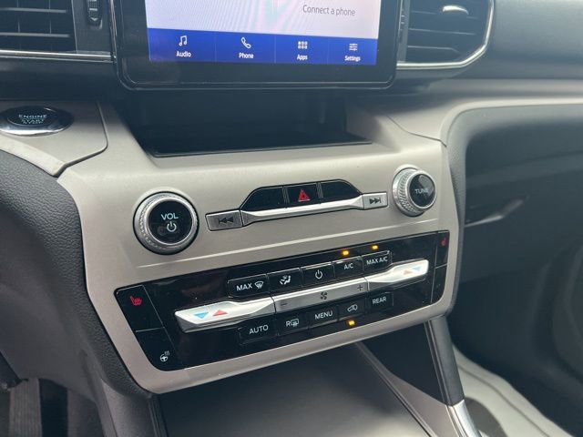 Used 2023 Ford Explorer XLT w/ Equipment Group 202A image 38