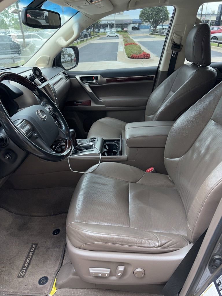 Used 2016 Lexus GX 460 w/ Premium Package AWD/4WD image 4