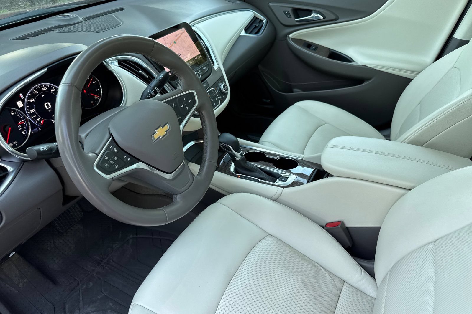 Used 2023 Chevrolet Malibu LT w/ LPO, Floor Liner Package FWD image 9