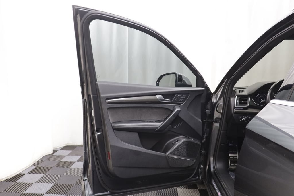 Used 2018 Audi SQ5 Prestige w/ Prestige Package AWD/4WD image 4