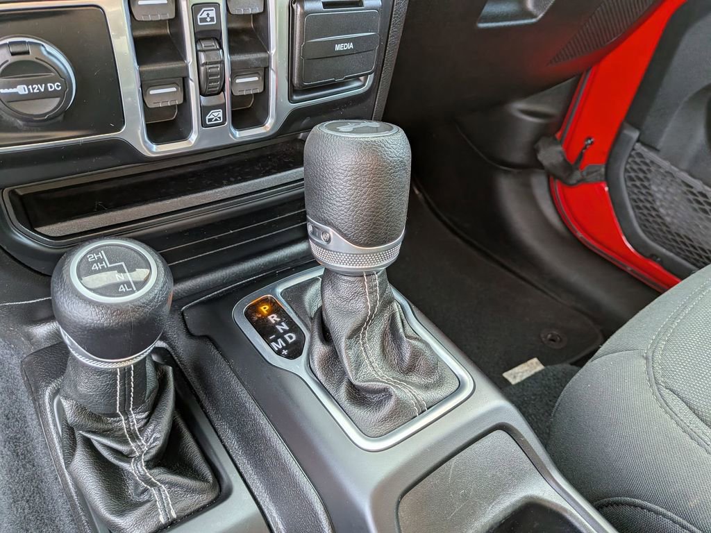 Used 2020 Jeep Wrangler Unlimited Sahara AWD/4WD image 22