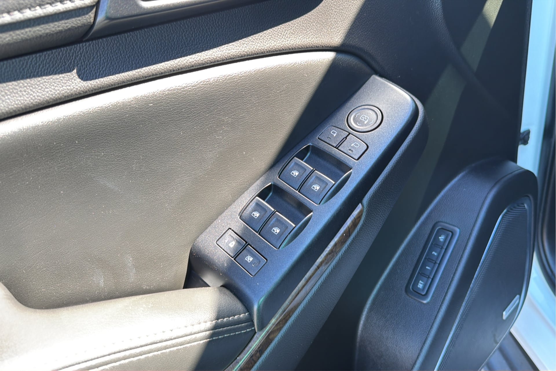 Used 2015 Chevrolet Tahoe LT RWD image 19