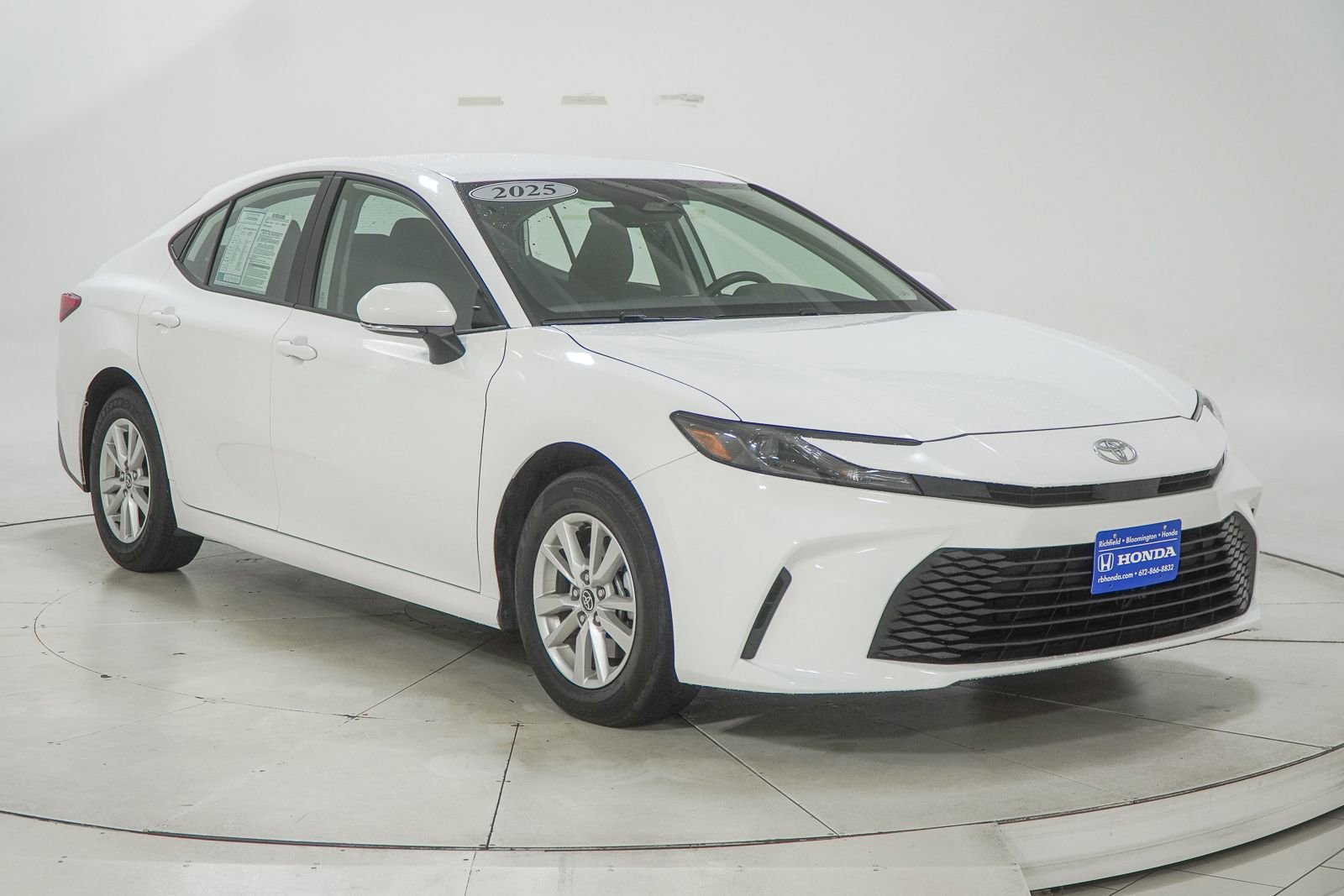 Used 2025 Toyota Camry LE AWD/4WD image 14
