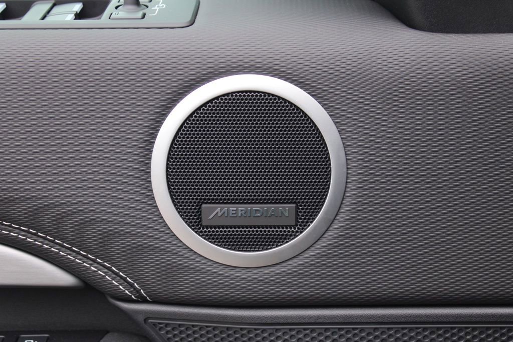 Certified 2025 Land Rover Discovery Dynamic SE image 14