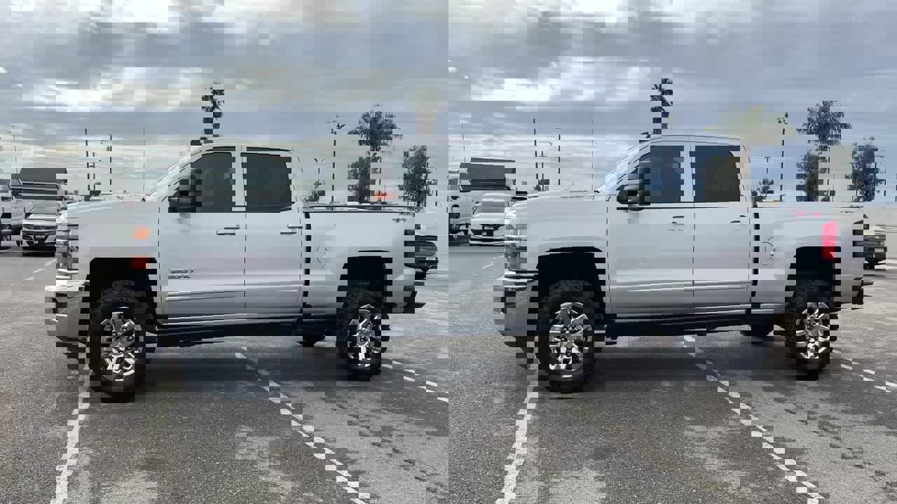 Used 2016 Chevrolet Silverado 2500 LT w/ LT Convenience Package image 2