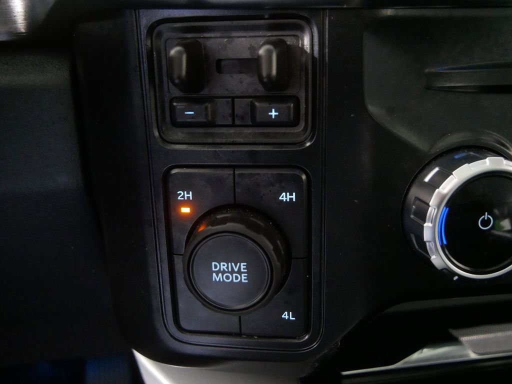 Used 2025 Ford F250 Lariat w/ Chrome Package image 25