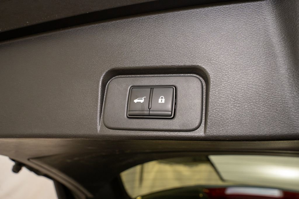 Used 2024 Nissan Rogue SV image 6