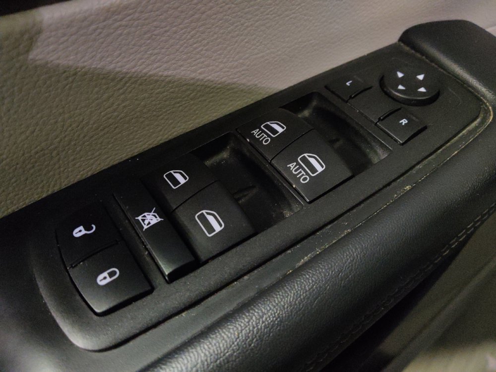 Used 2023 Chrysler Voyager LX FWD image 27