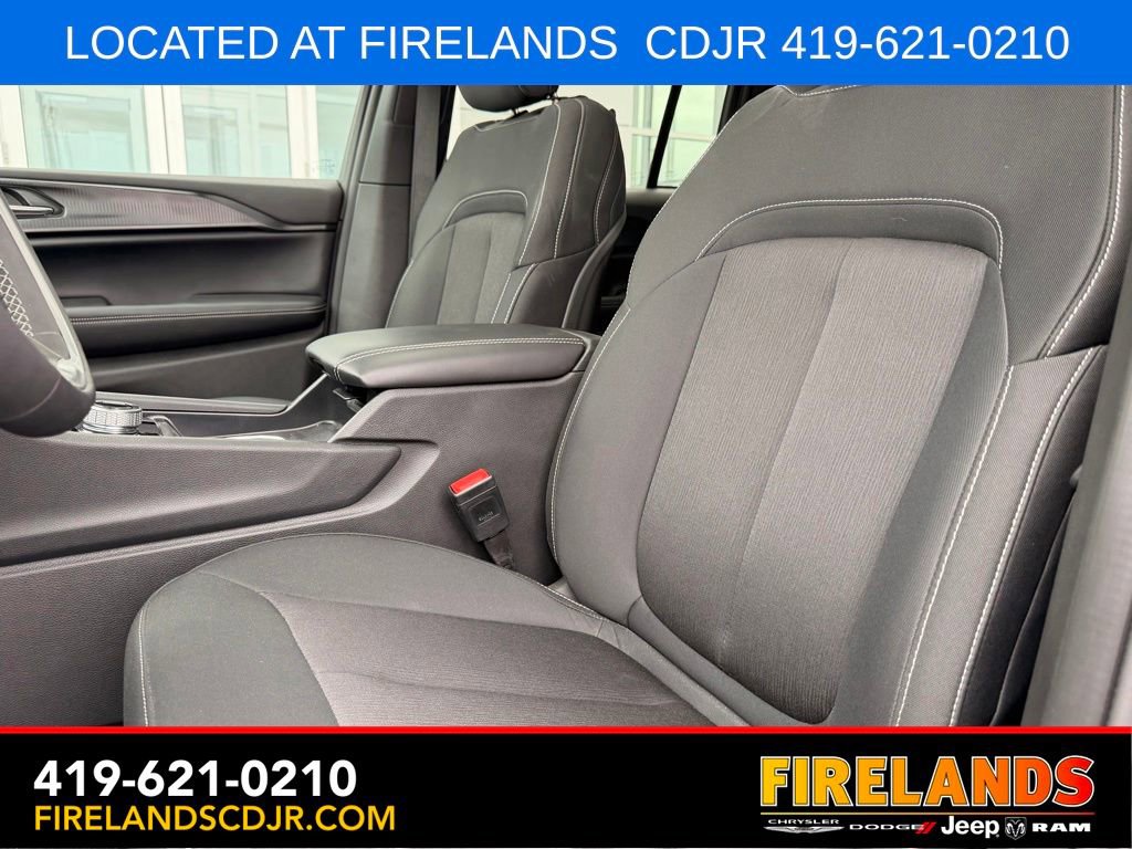 Used 2024 Jeep Grand Cherokee Laredo X w/ Luxury Tech Group I AWD/4WD image 12