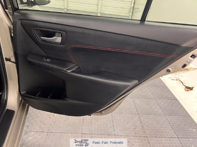 Used 2016 Toyota Camry XSE FWD image 33