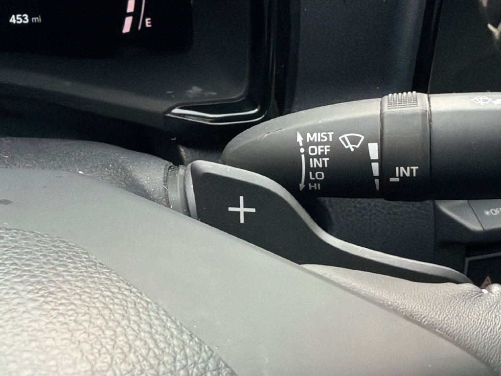 Used 2025 Toyota Camry SE FWD image 31
