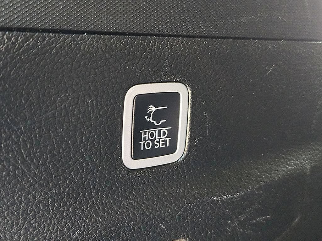 Used 2024 Jeep Wagoneer L Series II w/ Flexible Seating Group AWD/4WD image 34