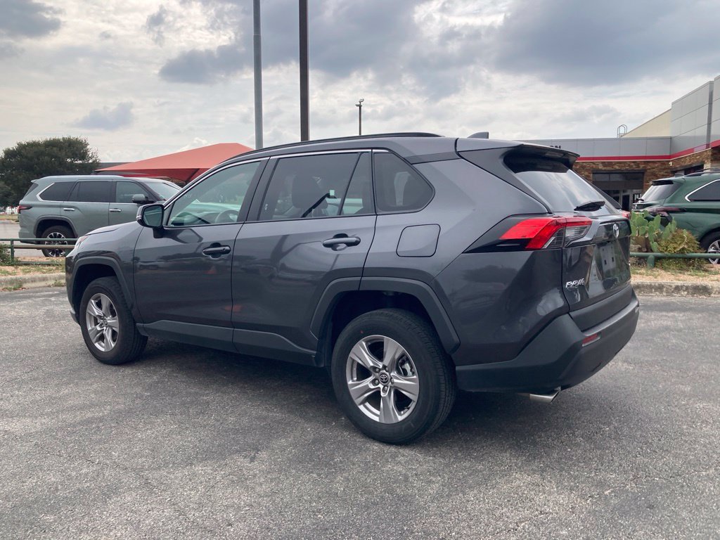 Used 2025 Toyota RAV4 XLE FWD image 7