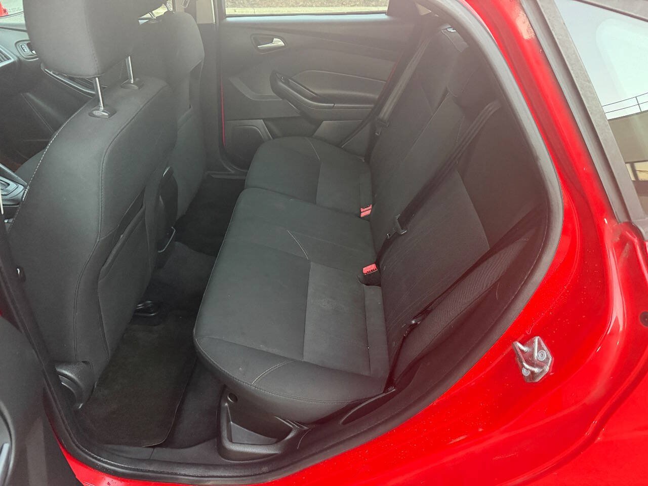 Used 2017 Ford Focus SE FWD image 9