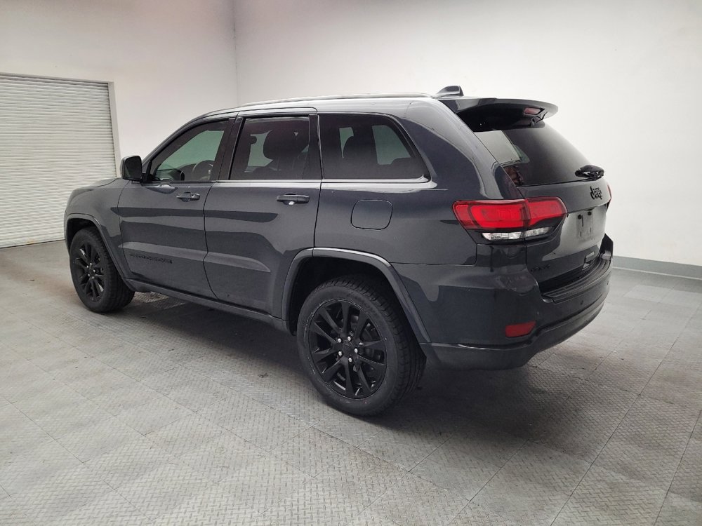 Used 2018 Jeep Grand Cherokee Altitude AWD/4WD image 3