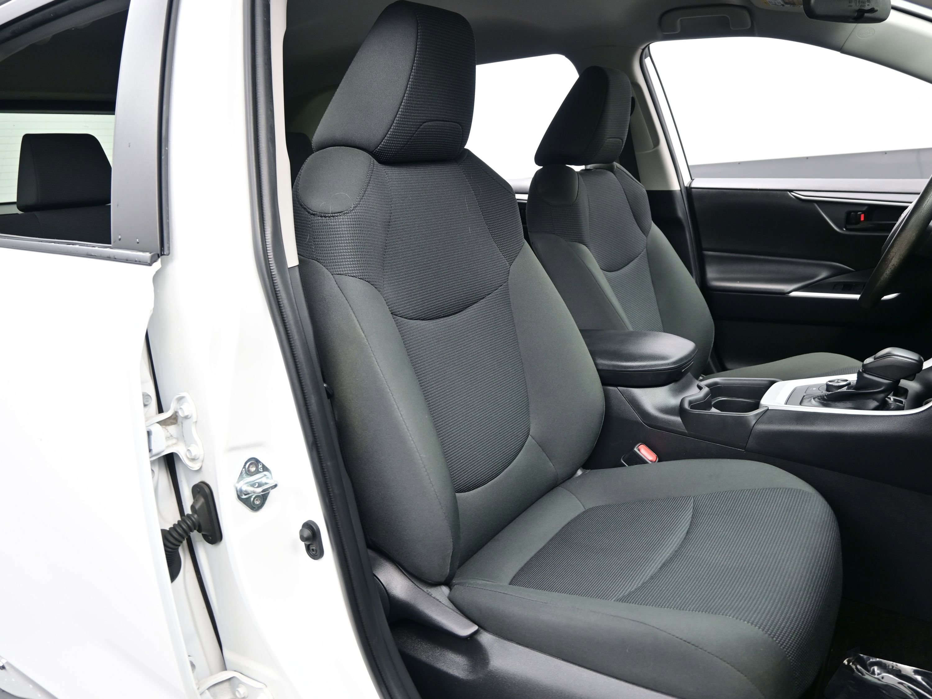 Used 2021 Toyota RAV4 LE AWD/4WD image 13