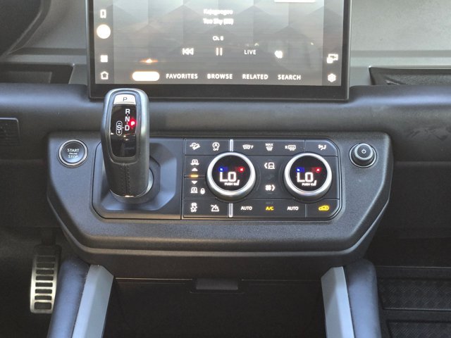 Used 2025 Land Rover Defender 110 V8 AWD/4WD image 12