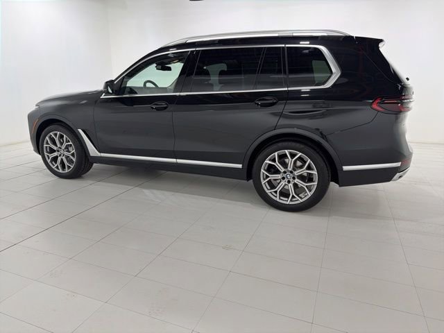 Used 2026 BMW X7 xDrive40i w/ Premium Package image 2