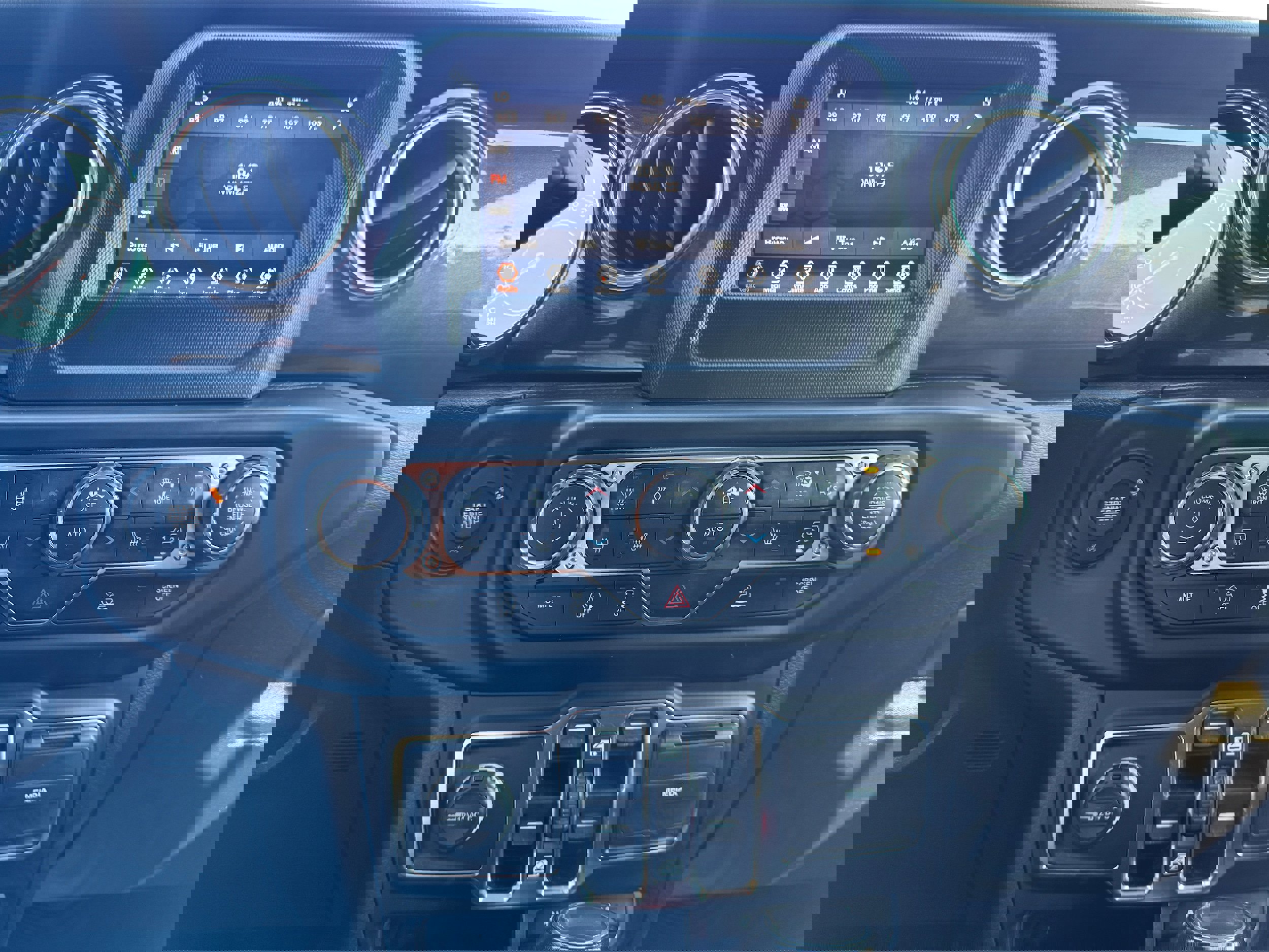 Used 2021 Jeep Wrangler Unlimited Sahara image 21