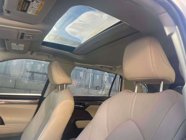 Used 2022 Toyota Highlander Limited AWD/4WD image 22