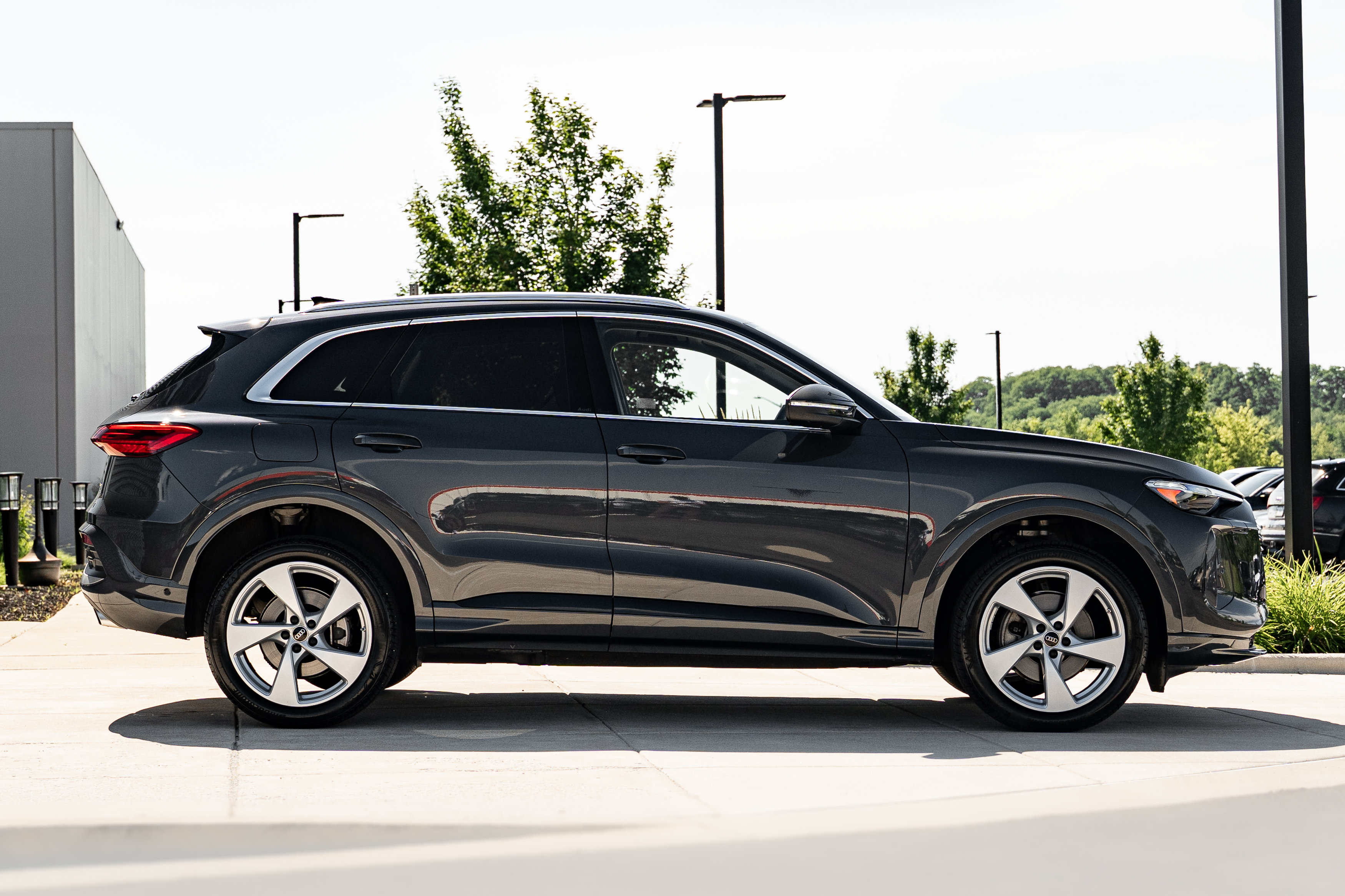 Certified 2025 Audi Q5 Premium Plus w/ Premium Plus AWD/4WD image 3
