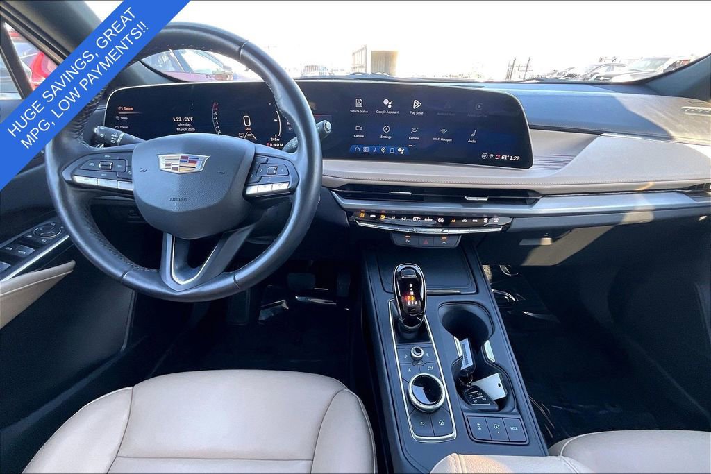 Used 2025 Cadillac XT4 Premium Luxury FWD image 19