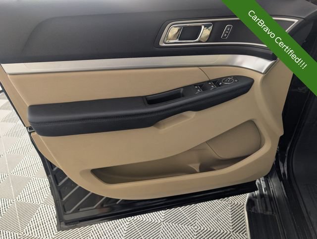 Used 2017 Ford Explorer XLT w/ Equipment Group 202A AWD/4WD image 11