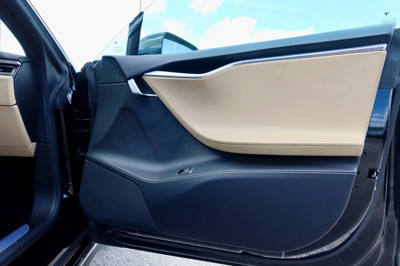 Used 2015 Tesla Model S 70D AWD/4WD image 16