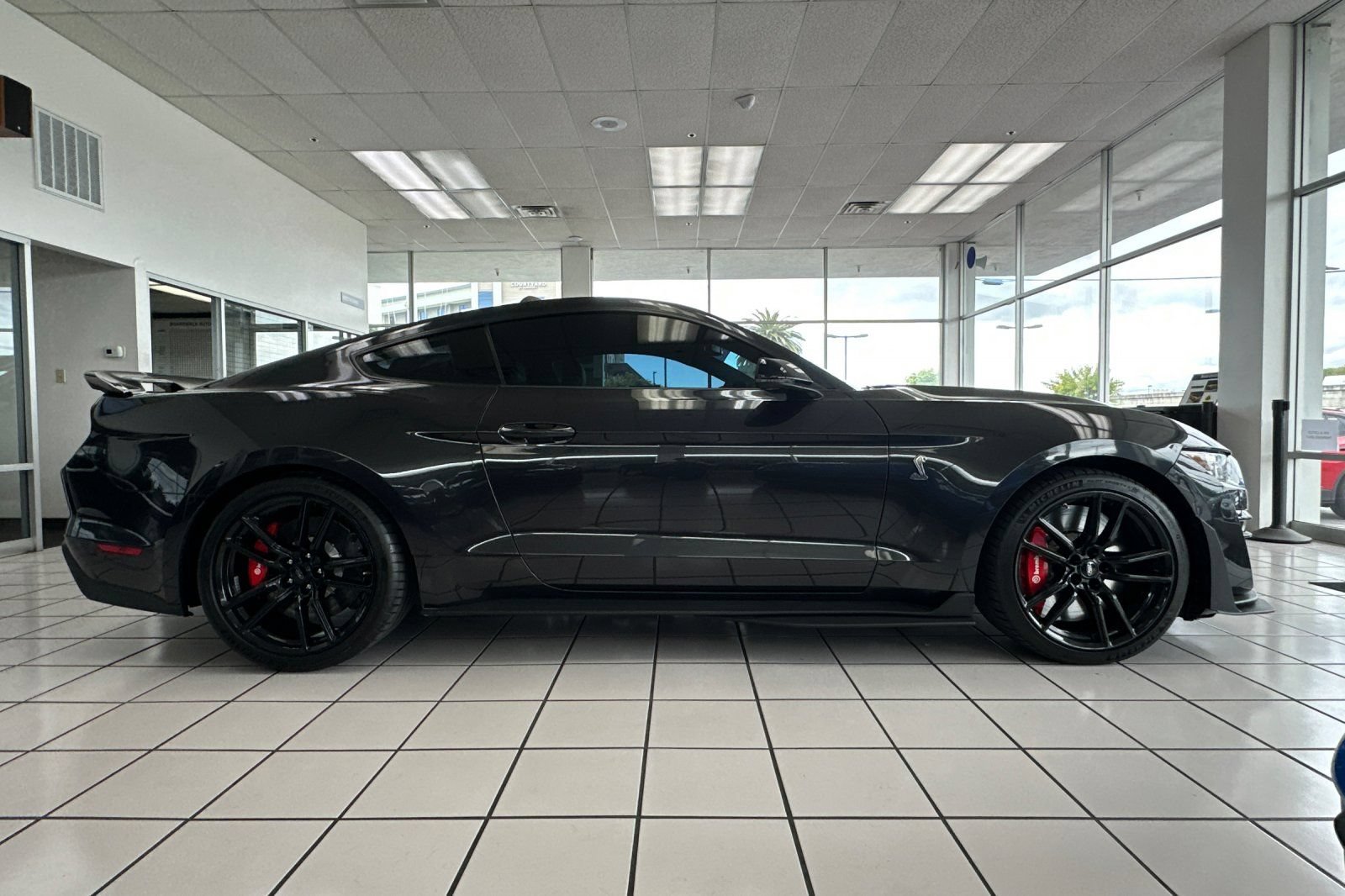 Used 2022 Ford Mustang Shelby GT500 w/ Technology Package RWD image 3