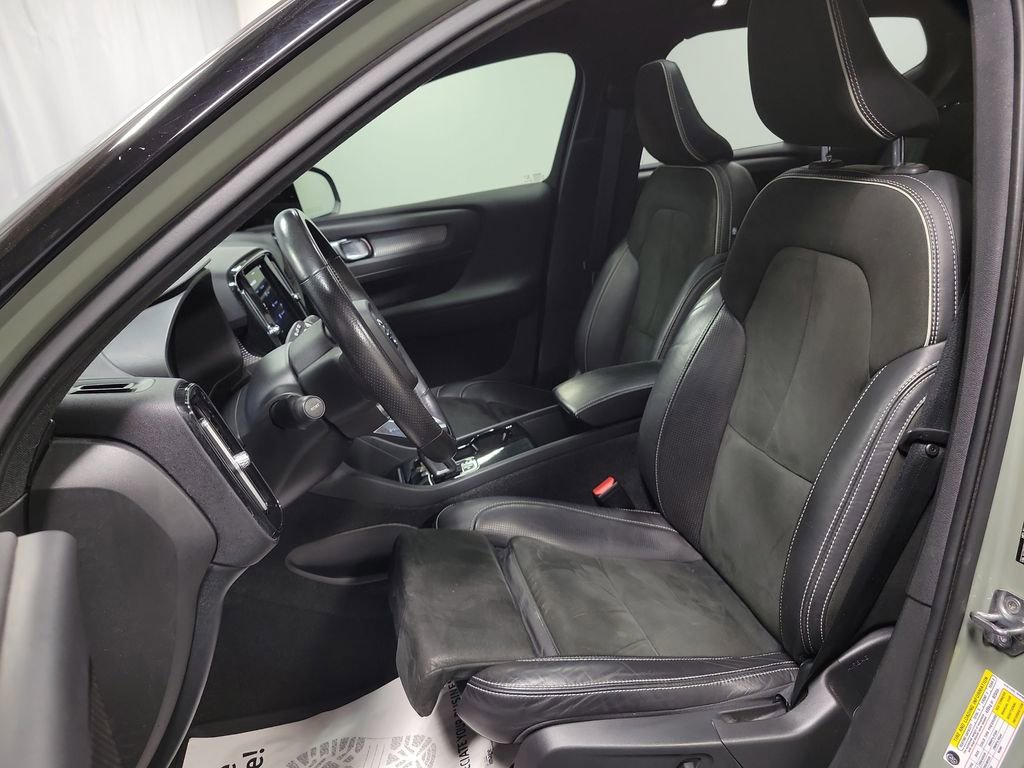 Used 2021 Volvo XC40 P8 Recharge w/ Advanced Package image 13