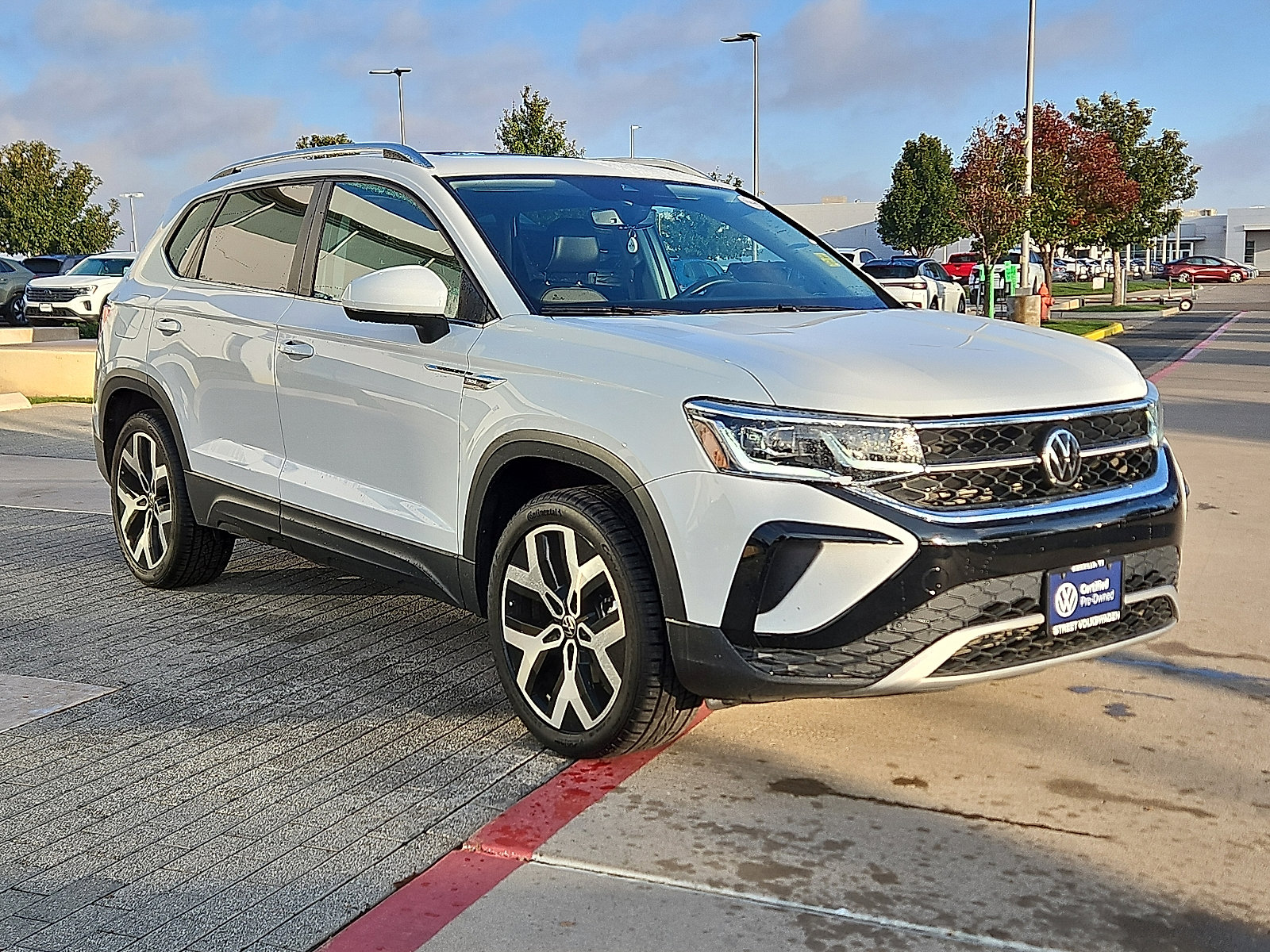 Certified 2023 Volkswagen Taos SEL image 4