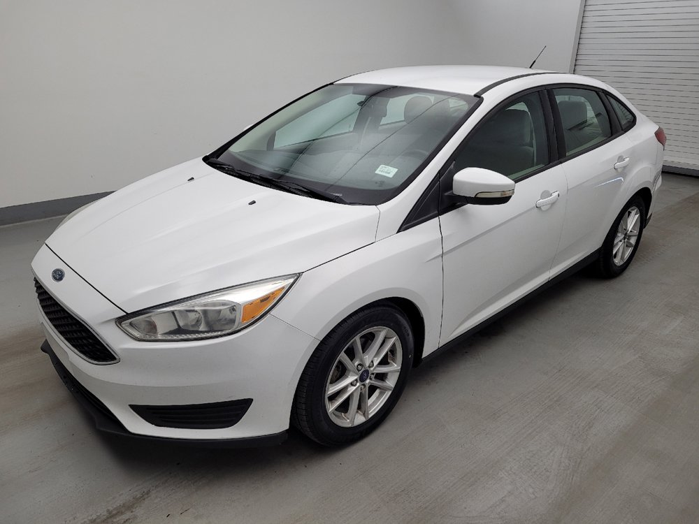 Used 2016 Ford Focus SE w/ SE Cold Weather Package FWD image 2