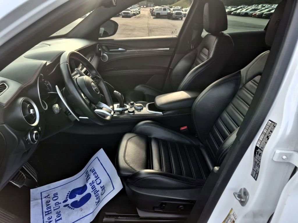 Used 2023 Alfa Romeo Stelvio Estrema AWD/4WD image 18