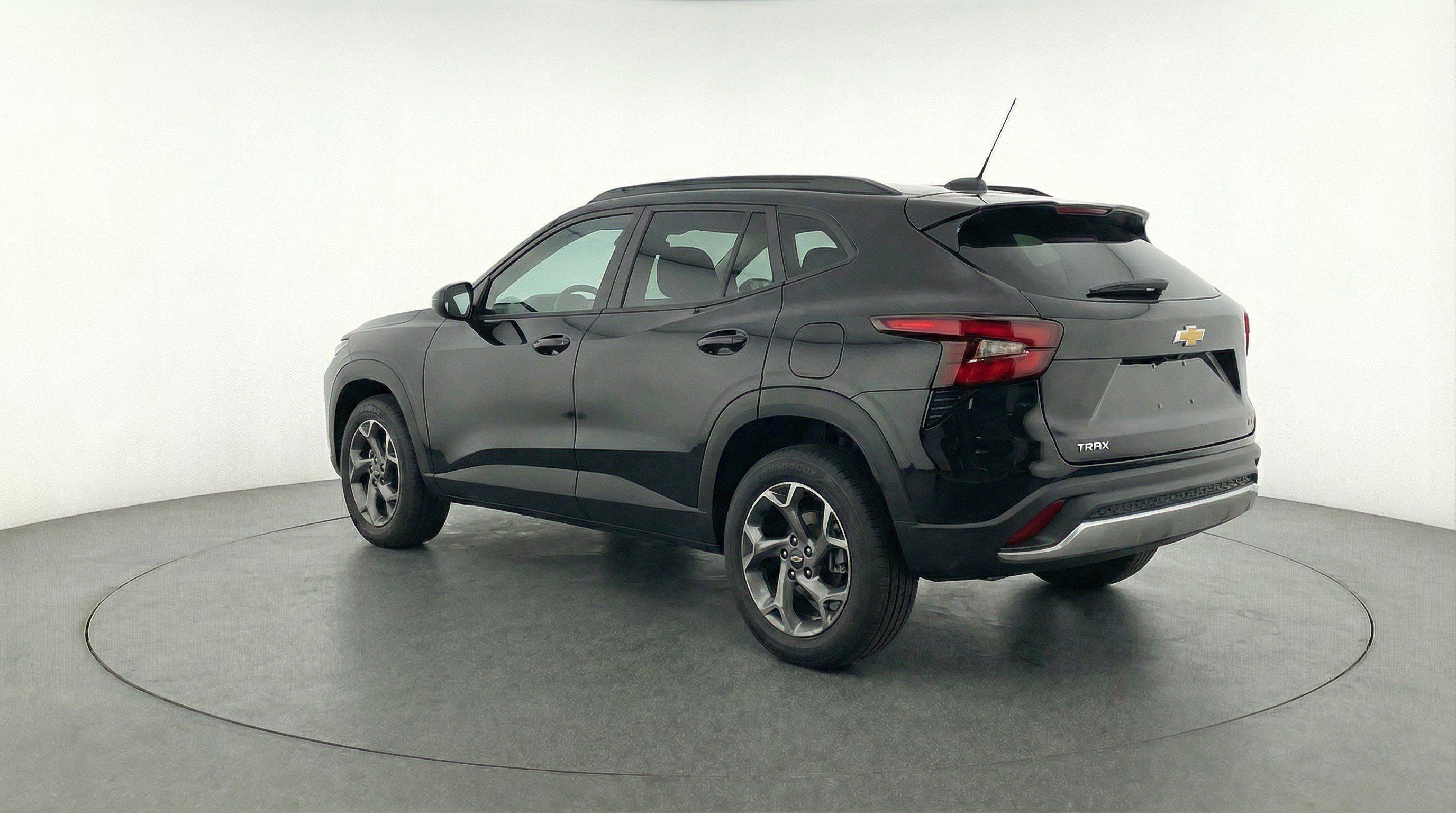 Used 2025 Chevrolet Trax LT w/ LT Convenience Package image 6