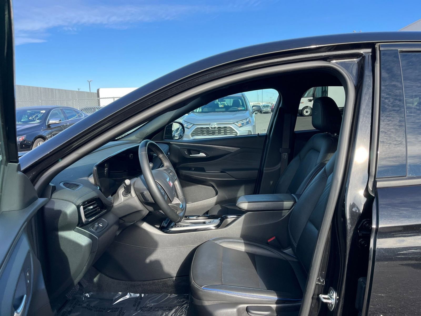 Used 2025 Buick Envista Sport Touring image 25