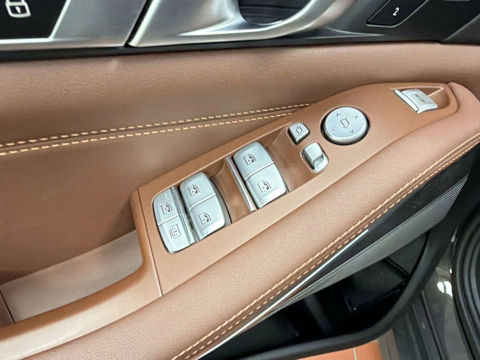 Certified 2023 BMW X7 xDrive40i w/ M Sport Package image 11