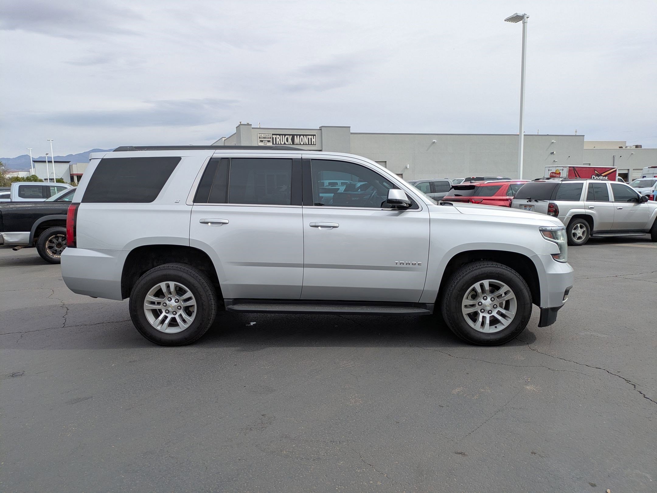 Used 2017 Chevrolet Tahoe LT image 2