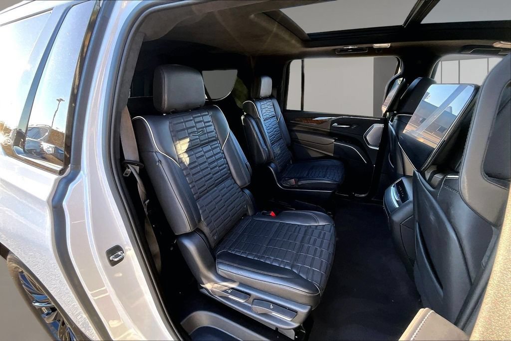Used 2023 Cadillac Escalade ESV Sport Platinum w/ LPO, ONYX Package AWD/4WD image 29