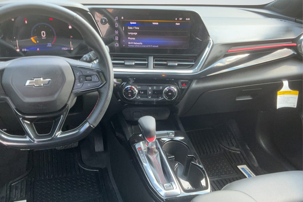 Used 2024 Chevrolet Trax RS FWD image 15