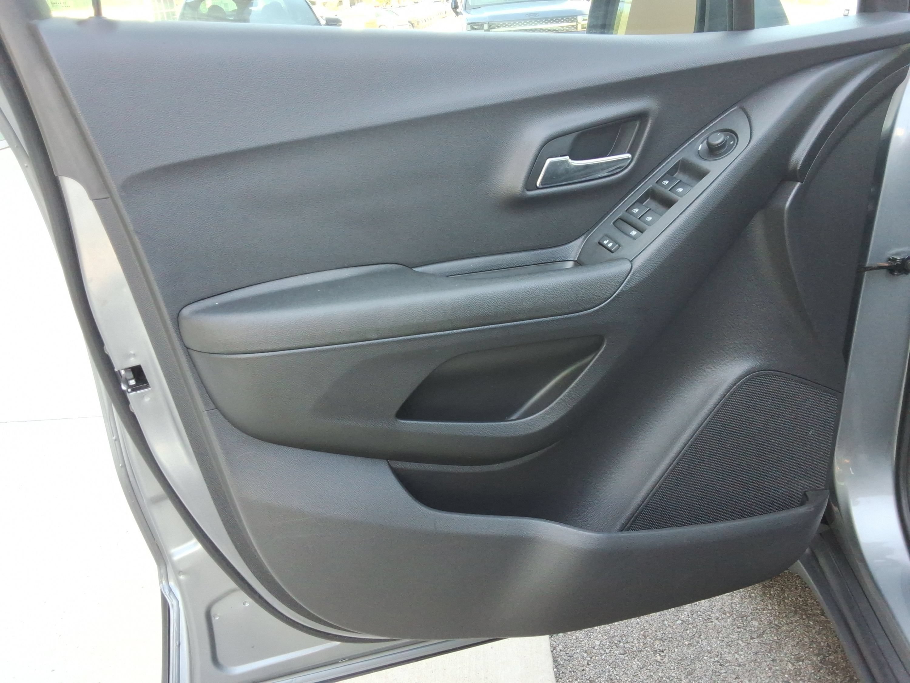 Used 2020 Chevrolet Trax LS w/ Tint and Cruise Package FWD image 19