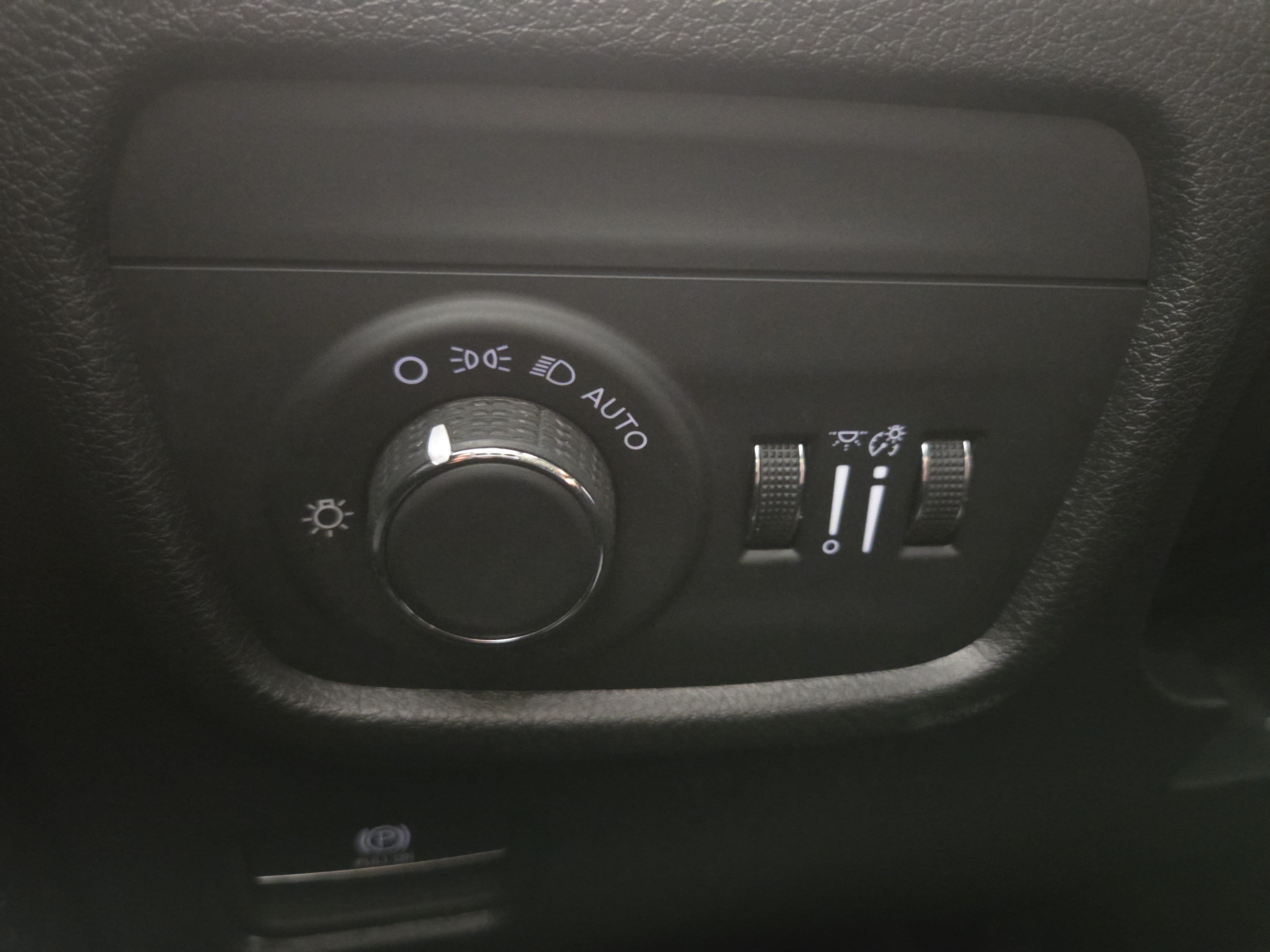 Used 2024 Jeep Grand Cherokee L Altitude AWD/4WD image 27