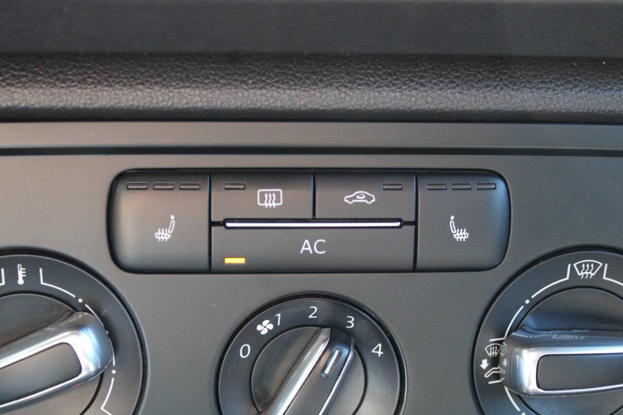 Used 2012 Volkswagen Beetle 2.0T image 33