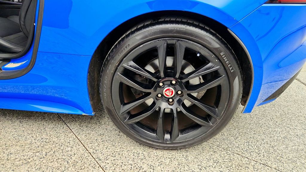 Used 2018 Jaguar F-TYPE R-Dynamic image 9