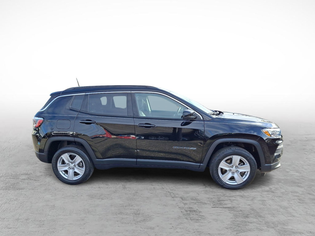 Used 2022 Jeep Compass Latitude w/ Sun and Sound Group AWD/4WD image 6