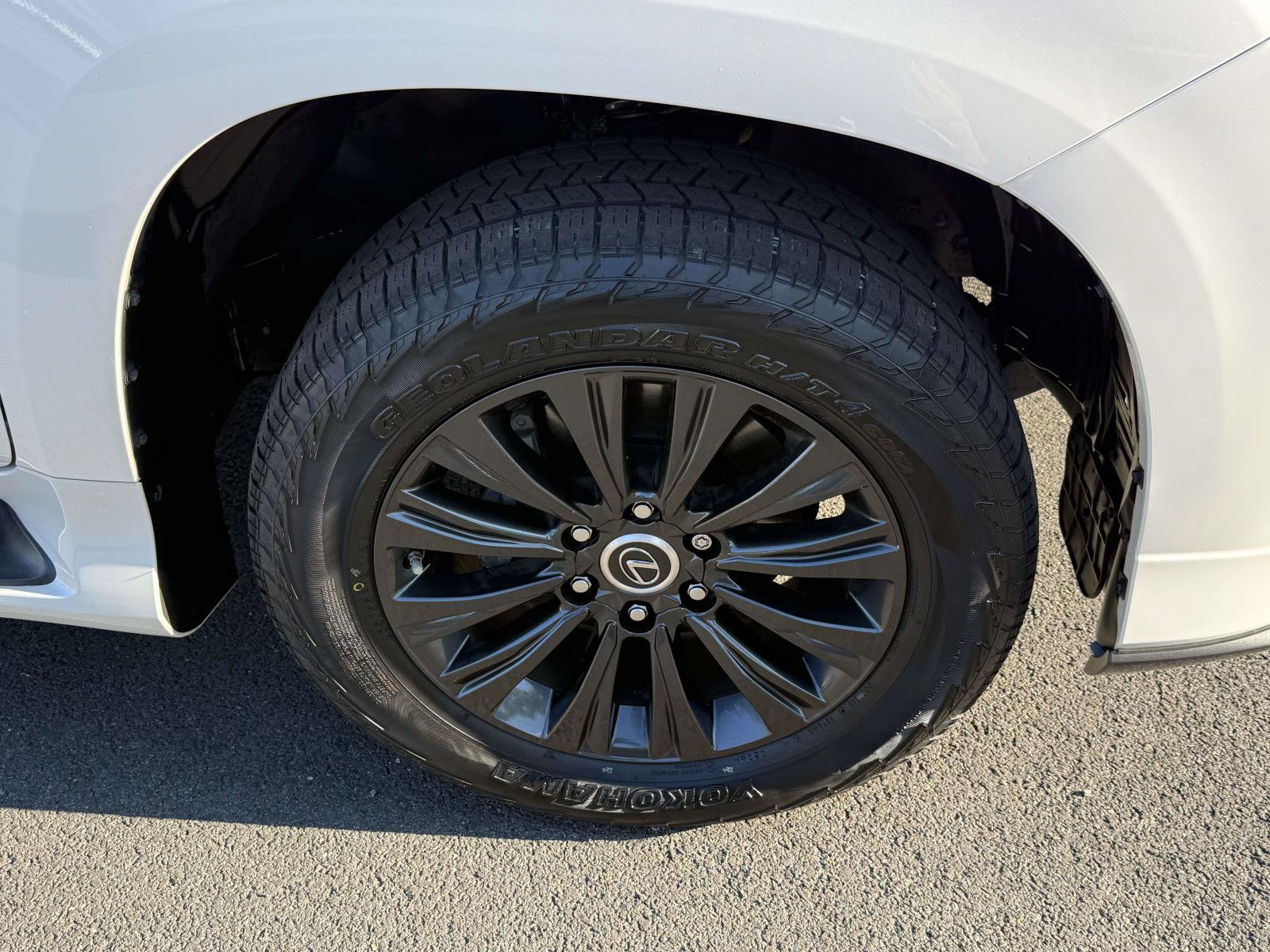 Used 2023 Lexus GX 460 Premium w/ Accessory Package AWD/4WD image 7
