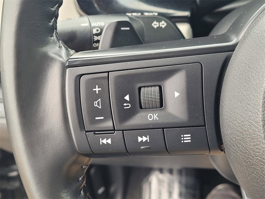 Used 2024 Nissan Pathfinder SV image 14