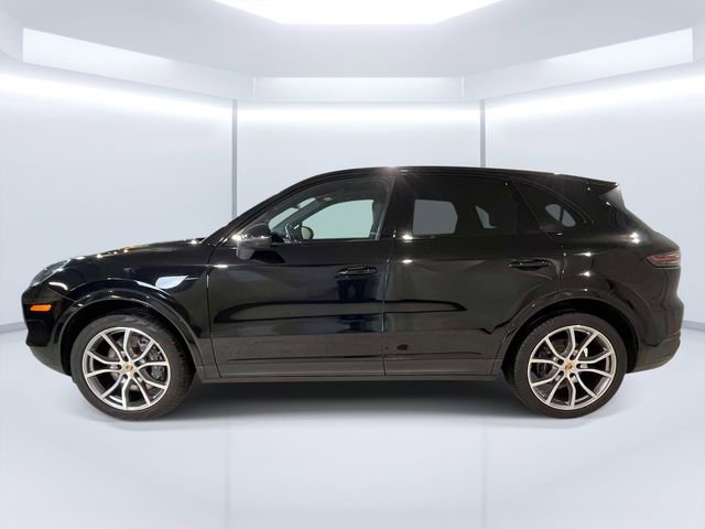 Used 2023 Porsche Cayenne w/ Premium Package image 4